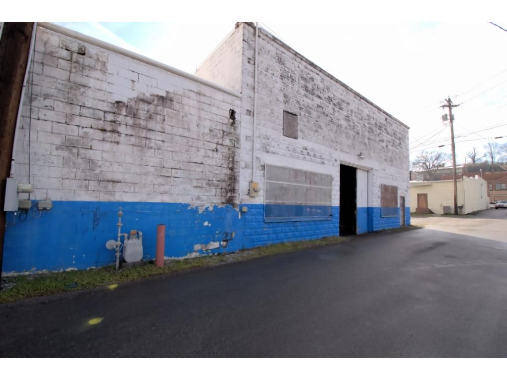 147 W Main St, Newport, TN 37821